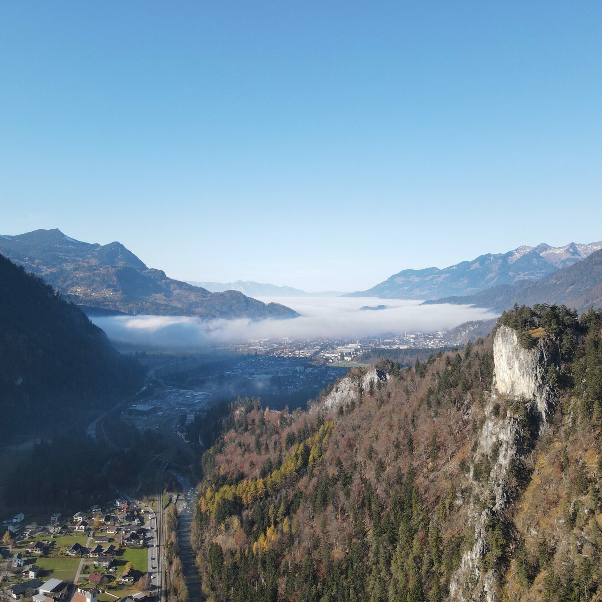 Lorüns above